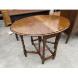 AN EARLY 20TH CENTURY OAK GATELEG TABLE