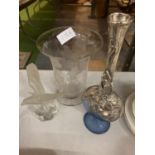A GLASS EAGLE PAPERWEIGHT, AN ETCHED GLASS VASE AND A BLUE GLASS SINGLE BLOOM VASE WITH WHITE