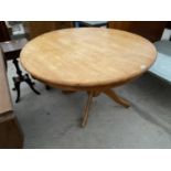 A CIRCULAR OAK DINING TABLE ON TRIPOD SUPPORT