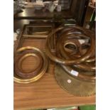 A QUANTITY OF PICTURE AND MIRROR FRAMES OF VARIOUS SIZES TO ALSO INCLUDE A ROUND BRASS TRAY