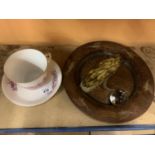 A MIXED GROUP OF ITEMS TO INCLUDE A FRANCO ANGLAISE RUE TURBIGO CUP AND SAUCER, ENGRAVED METAL TRAY,