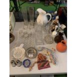 AN ASSORTMENT OF CERAMIC AND GLASS WARE TO INCLUDE TRINKET BOXES AND A PAIR OF CANDLE STICKS ETC