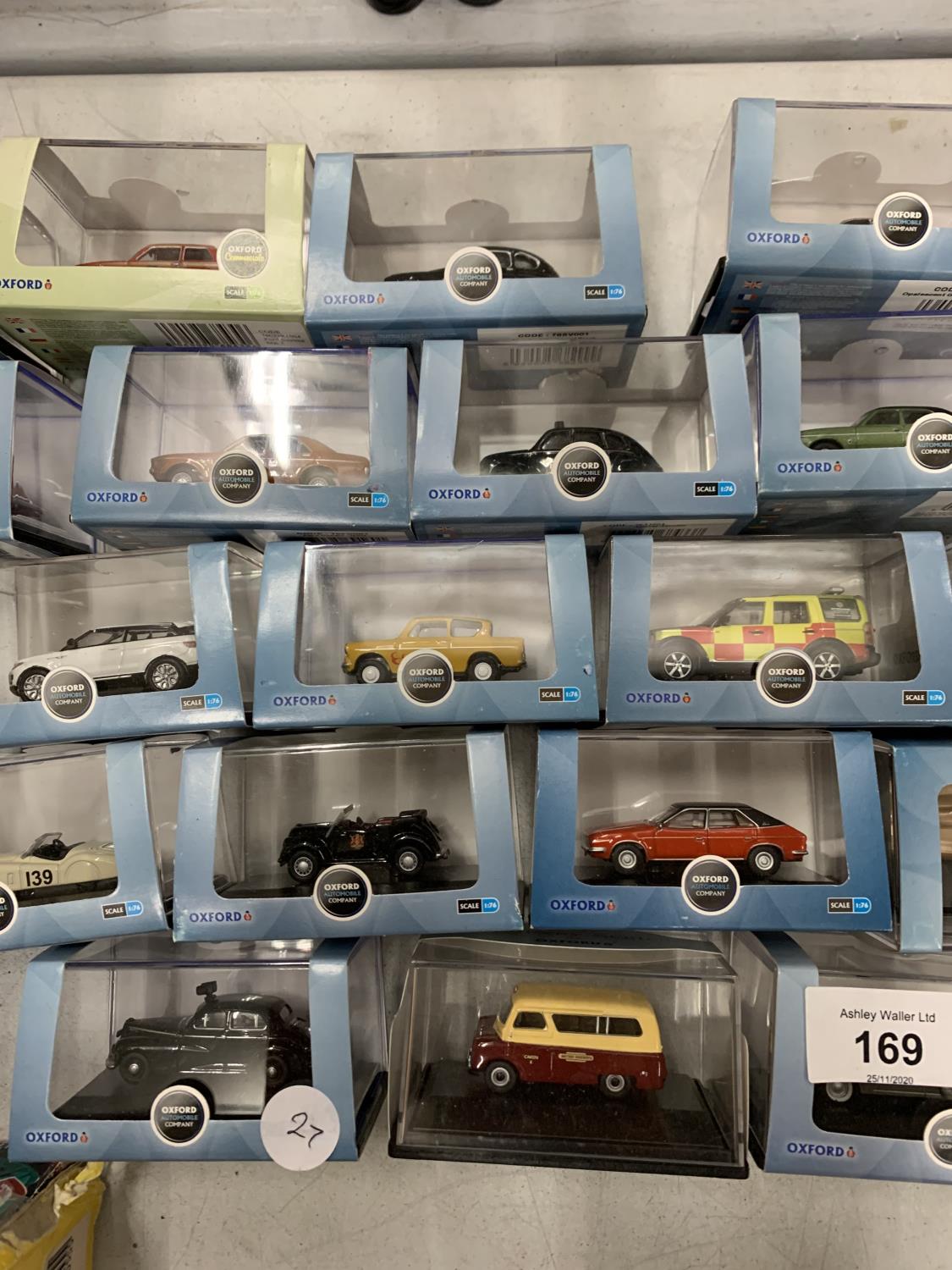 AN EXTENSIVE COLLECTION OF OXFORD 1:76 SCALE MODEL CARS - Image 3 of 4
