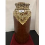 A TALL WEST GERMAN POTTERY VASE WITH GLAZED DETAIL (BAY 630 40) HEIGHT 41CM