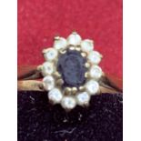 A 9 CARAT GOLD DRESS RING WITH BLUE AND WHITE STONES