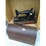 A VINTAGE SINGER SEWING MACHINE, COMPLETE WITH CASE