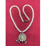 A PEARL NECKLACE WITH PENDANT