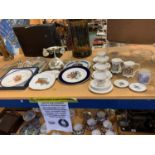 AN ASSORTMENT OF CERAMIC WARE TO INCLUDE A ROYAL ALBERT TELEPHONE AND A ROYAL WORCESTER