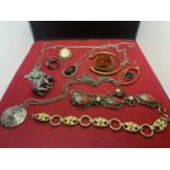 VARIOUS ITEMS OF QUALITY WHITE AND YELLOW METAL COSTUME JEWELLERY