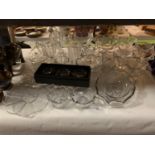 A LARGE COLLECTION OF GLASSWARE TO INCLUDE SUNDAE DISHES AND ROYAL DOULTON PAPERWEIGHTS ETC