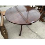 A GEORGE III CIRCULAR TILT TOP MAHOGANY SIDE TABLE ON TRIPOD SUPPORT