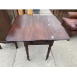 A MAHOGANY DROP LEAF PEMBROKE TABLE WITH SINGLE DRAWER