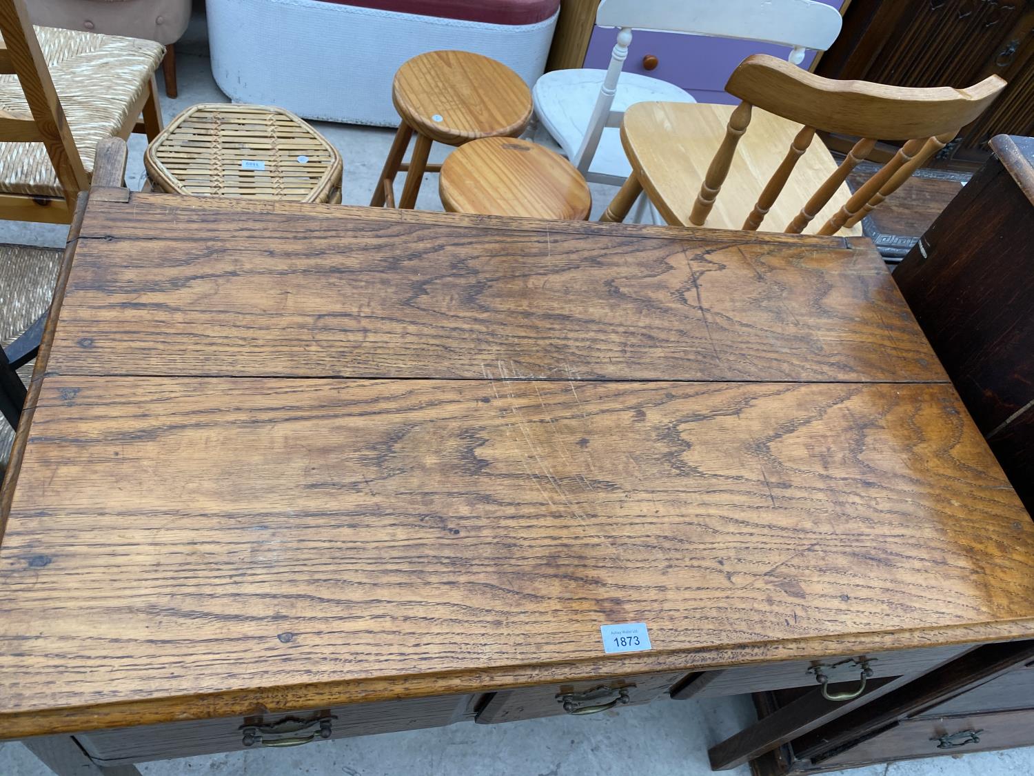 A GEORGIAN OAK SIDE TABLE ENCLOSING TWO LONG AND ONE SHORT DRAWER, 37" WIDE - Image 2 of 4