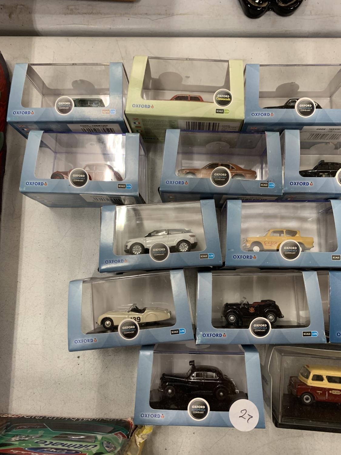 AN EXTENSIVE COLLECTION OF OXFORD 1:76 SCALE MODEL CARS - Image 4 of 4