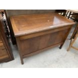 A MID 20TH CENTURY OAK BLANKET CHEST, 34" WIDE