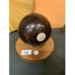 A VINTAGE BOWLING BALL TROPHY ON A WOODEN PLINTH