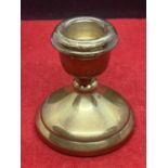 A HALLMARKED BIRMINGHAM 1975 SILVER CANDLESTICK - 6.5 CM HIGH - MAKER A T CANNON