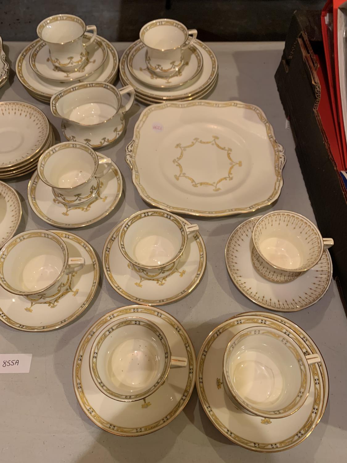 A COLLECTION OF CREAM PARAGON TEA SERVICE TO INCLUDE SANDWICH PLATES ETC - Image 3 of 5