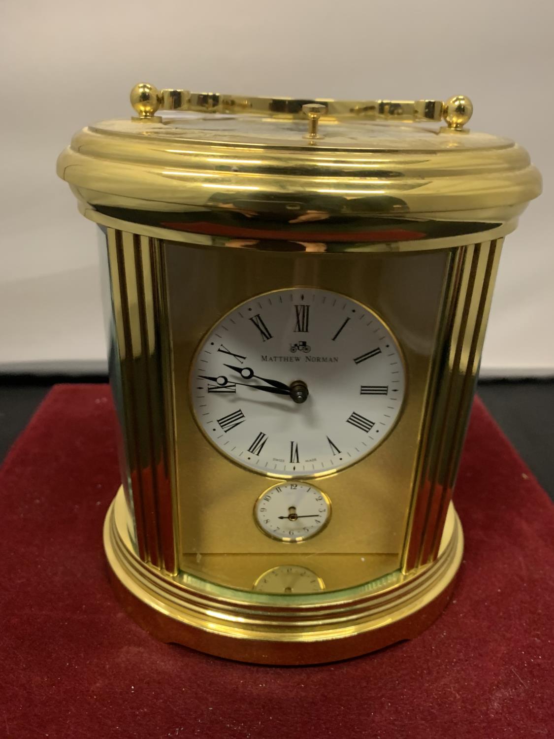 A GILT BRASS SWISS MADE MATTHEW NORMAN CARRIAGE CLOCK