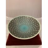 A PILKINGTONS LANCASTRIAN POTTERY BOWL WITH SPOTS 1948-1957 ARTIST JOHN BRANNAN J3