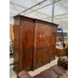 A FINE 19TH CENTURY MAHOGANY FOUR DRAWER BREAKFRONT WARDROBE ON BRACKET FEET WITH TWO DRAWERS TO THE