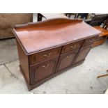 A MAHOGANY SIDEBOARD WITH THREE DOORS AND THREE DRAWERS