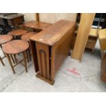 A MID 20TH CENTURY OAK DROP-LEAF DINING TABLE