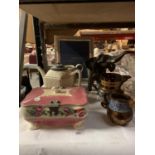 A SELECTION OF ITEMS TO INCLUDE A SILVER PLATE PHOTO FRAME AND A LARGE CERAMIC TRINKET BOX WITH