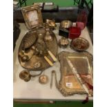 VARIOUS ITEMS TO INCLUDE SILVER PLATE AND GLASS WARE, TWO SILVER PLATE TRAYS AND A NUMBER OF