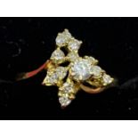 AN 18 CARAT DIAMOND CLUSTER RING 3.47G APPROXIMATELY 60 PTS SIZE: O