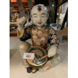 AN ORIENTAL DRUM FIGURINE (SLIGHT A/F)