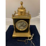 A 19TH CENTURY BRASS CASED FRENCH EIGHT DAY MANTEL CLOCK WITH KEY AND OTHER VARIOUS KEYS