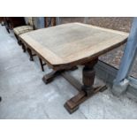 AN EARLY 20TH CENTURY OAK DRAW-LEAF DIING TABLE, 39x36"