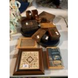 A SELECTION OF WOODEN ORNAMENT BASES TO INCLUDE SIX BOXES AND VARIOUS TREEN ITEMS