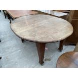 AN EARLY 20TH CENTURY OAK WIND-OUT DINING TABLE ON TAPERED LEGS, 59x47"