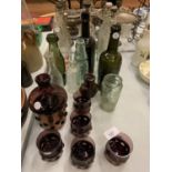 AN ASSORTMENT OF GLASS WARE TO INCLUDE VARIOUS BOTTLES A DECANTOR AND GLASSES ETC