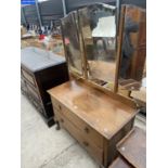 AN EARLY 20TH CENTURY OAK DRESSING TABLE