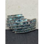 A 9 CARAT WHITE GOLD RING WITH PALE BLUE STONES SIZE I/J