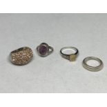 FOUR ASSORTED SILVER RINGS TO INCLUDE A PLAIN BAND, PURPLE STONE, YELLOW STONE WITH CLEAR CHIPS ETC