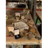 AN ASSORTMENT OF VARIOUS METAL ITEMS TO INJCLUDE LADIES WATCHES, CUFFLINKS AND COINS ETC