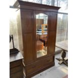 AN EDWARDIAN MAHOGANY AND INLAID MIRROR-DOOR WARDROBE WITH A DRAWER TO THE BASE, 50" WIDE