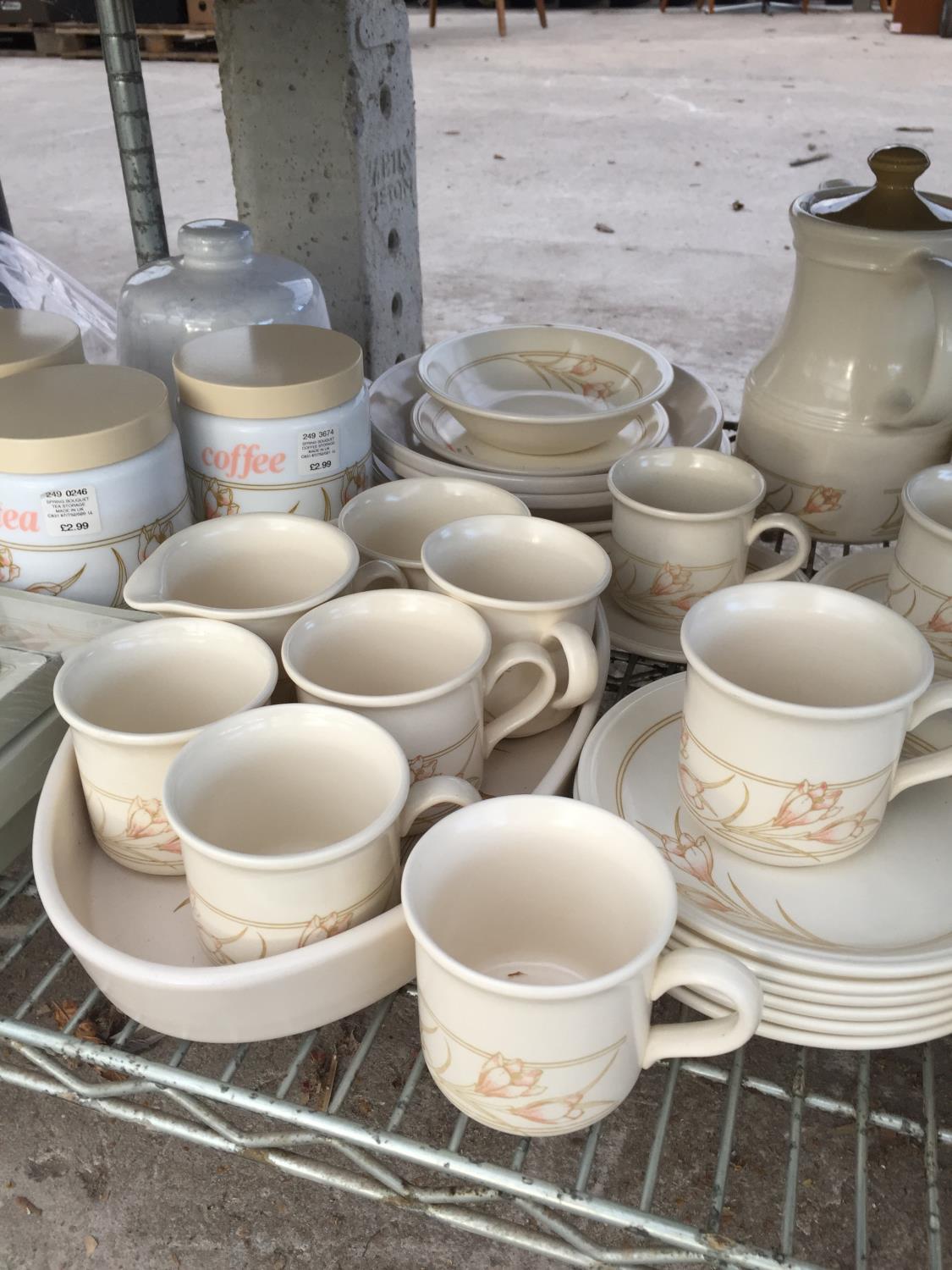 A LARGE QUANTITY OF CERAMIC KITCHEN WARE TO INCLUDE FLAN DISHES ETC - Image 4 of 5