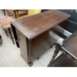 AN OAK DROP-LEAF TABLE