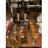 A QUANTITY OF METAL WARE TO INCLUDE TWO LARGE PEWTER CANDLESTICKS ETC