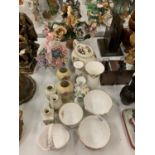 AN ASSORTMENT OF CERAMIC WARE TO INCLUDE A ROYAL ADDERLEY SUGAR BOWL AND TO FLORAL DISPLAYS ETC