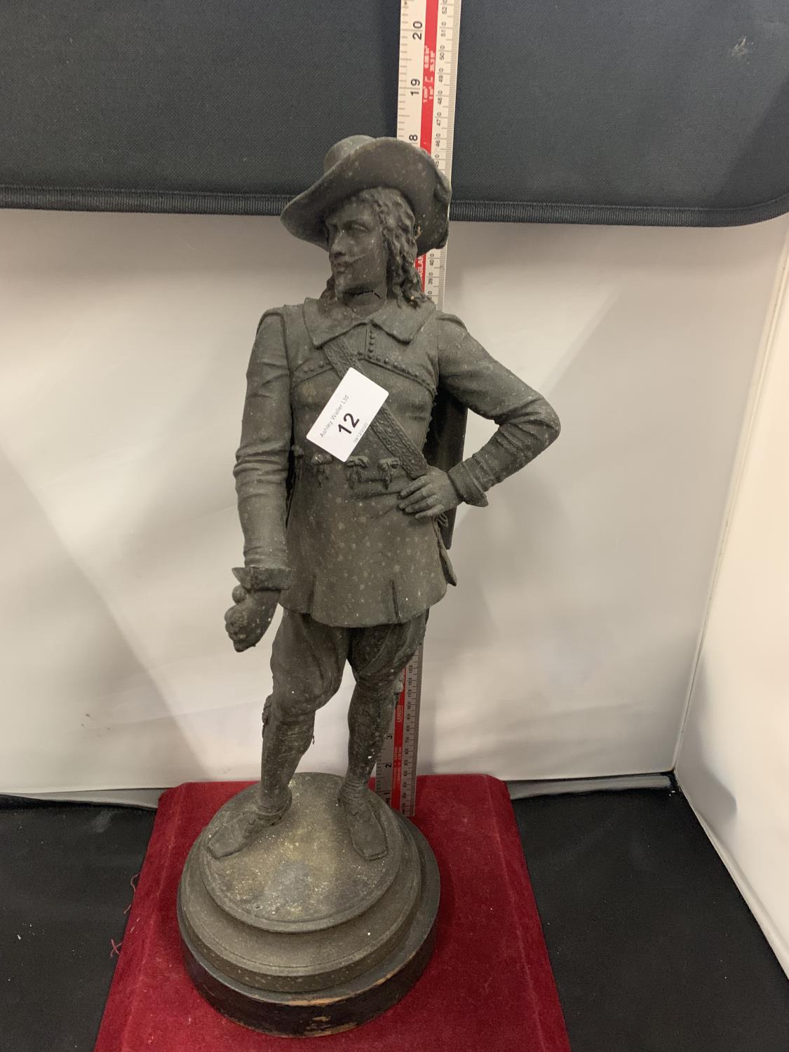 A SPELTER FIGURE OF A CAVALIER (A/F) - Image 3 of 3