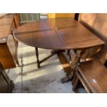 A MID 20TH CENTURY OAK OVAL GATELEG DINING TABLE, 60x36" OPEN