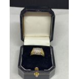 AN 18 CARAT GOLD DRESS RING SIZE 0 WITH PRESENTATION BOX