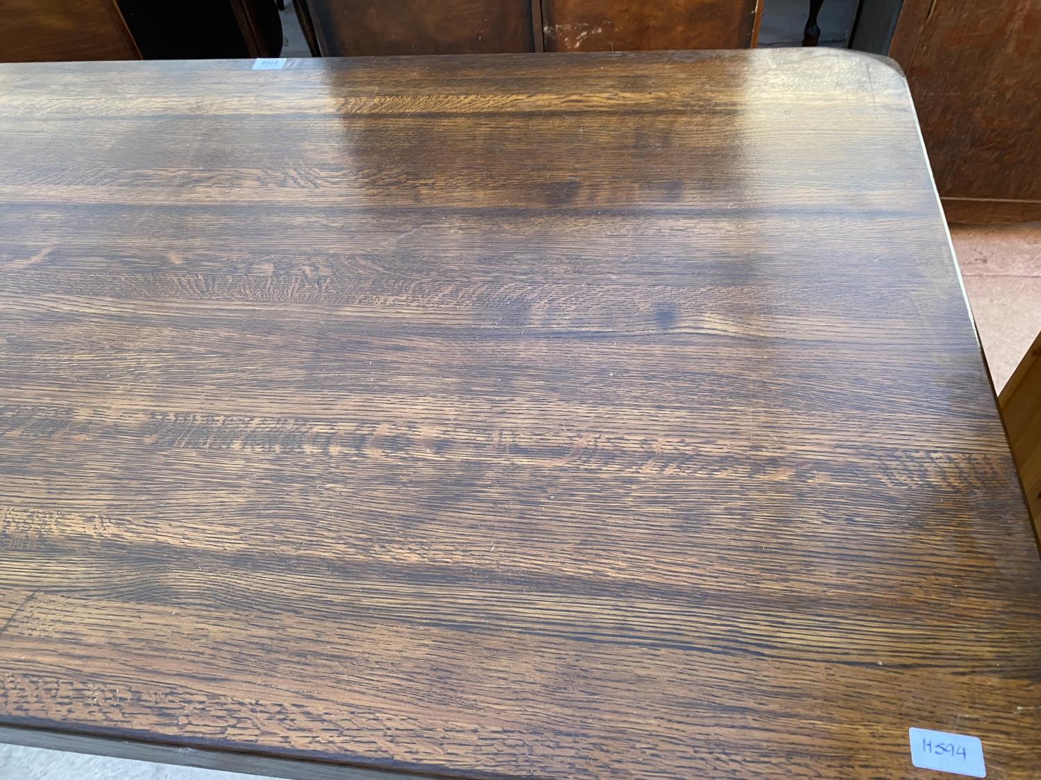 AN OAK REFECTORY STYLE DINING TABLE - Image 2 of 4