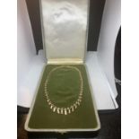 A 9 CARAT GOLD NECKLACE LENGTH 42CM WEIGHT 14.5g IN A PRESENTATION BOX